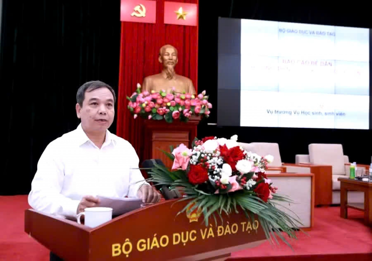 Tiến sỹ Hoàng Đức Minh, Vụ trưởng Vụ Học sinh, sinh viên, Bộ Giáo dục và Đào tạo phát biểu tại hội thảo. (Ảnh: BTC)