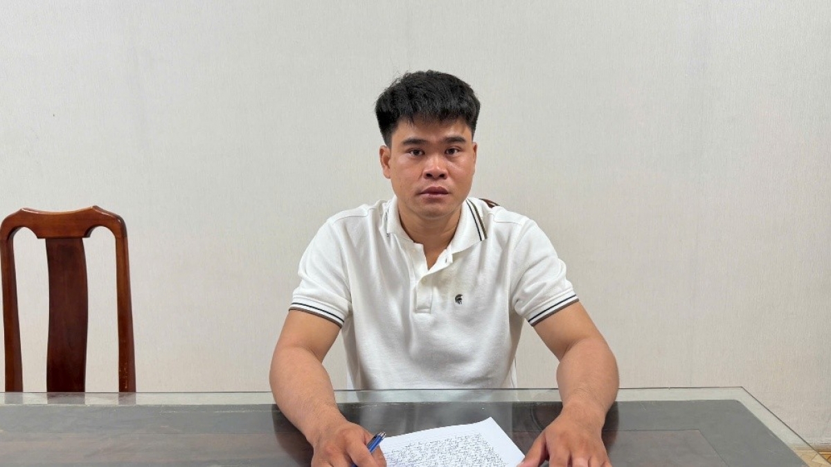 Đối tượng Dương Đại Long tại cơ quan công an