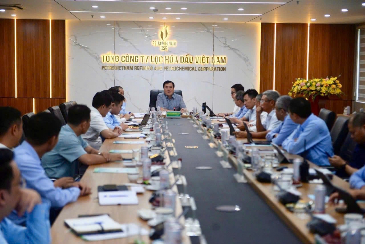 Đoàn công tác của Bộ Công Thương đã làm việc với cả những nhà máy đang hoạt động và tạm dừng hoạt động nhằm đánh giá năng lực sản xuất, tình hình vận hành, khả năng đáp ứng nhu cầu E100 theo lộ trình triển khai xăng sinh học.