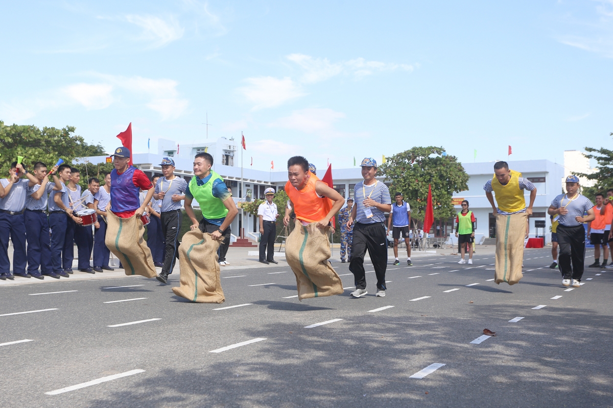 Thi nhảy bao bố