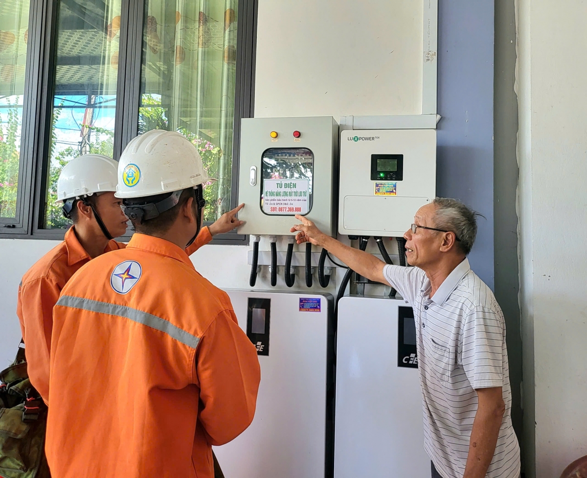 Ông Lương Hùng Cường chia sẻ về hệ thống pin lưu trữ (BESS) 32kW của gia đình