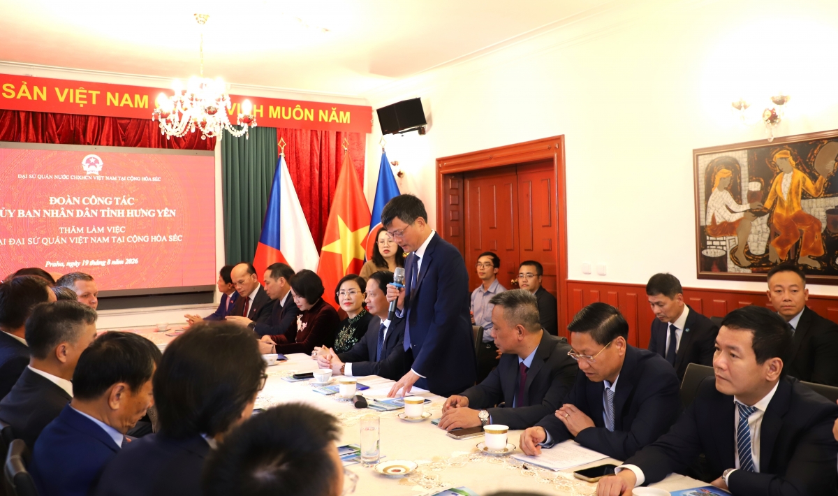 Ông Lê Xuân Tiến, Phó chủ tịch thường trực HĐND tỉnh Hưng Yên phát biểu.