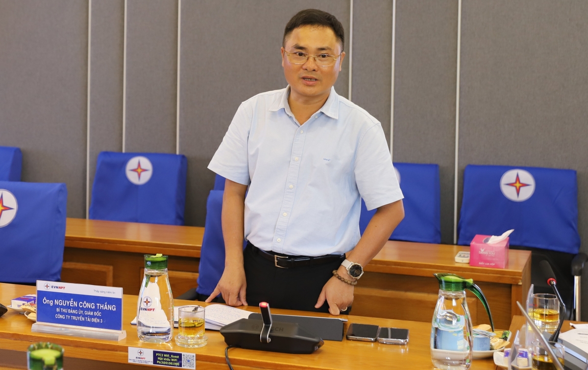 Ông Nguyễn Công Thắng - Giám đốc PTC3 đề nghị các đơn vị tiếp tục nâng cao chất lượng trao đổi thông tin, chủ động phối hợp xử lý bất thường, sự cố và rà soát những điểm nghẽn trong vận hành. Cùng với đó, cần đẩy mạnh ứng dụng công nghệ thông tin, dữ liệu số và các hệ thống giám sát hiện đại trong quản lý, điều hành hệ thống điện.