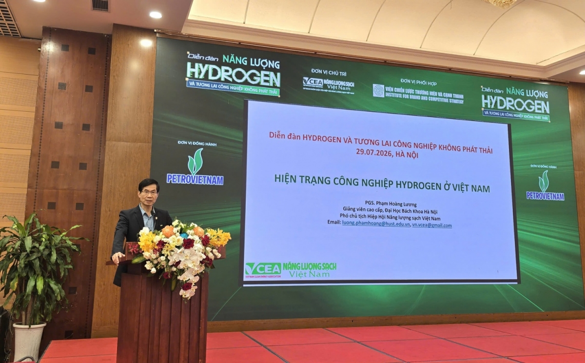 PGS. Phạm Hoàng Lương, Phó Chủ tịch VCEA phát biểu tại Diễn đàn.
