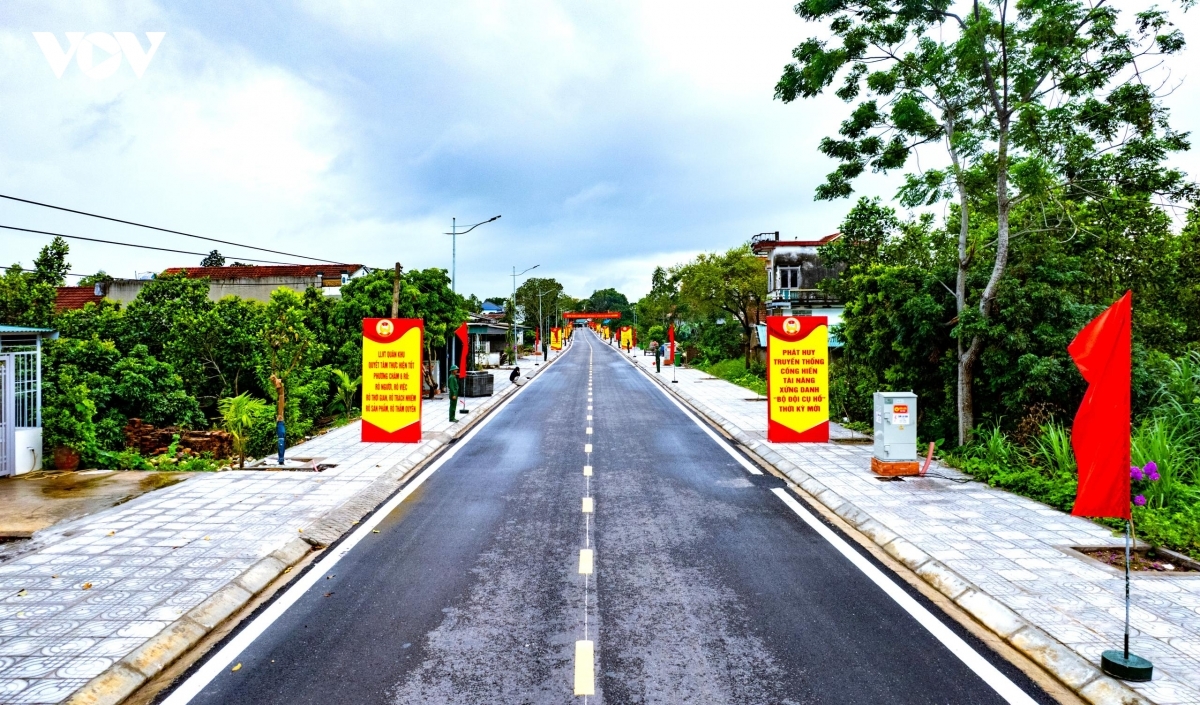 Tuyến đường vào thôn Hải Đông, xã Quảng Đức được mở rộng gấp đôi nhờ sự đồng lòng của tất cả các hộ dân trong thôn khi hiến hàng nghìn m2 đất.