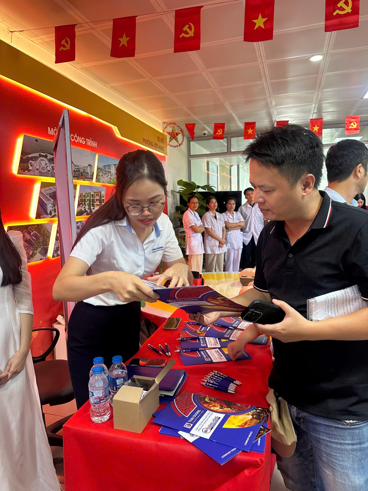Sản phẩm PCCC mang thương hiệu Sông Hồng được giới thiệu tới khách hàng.