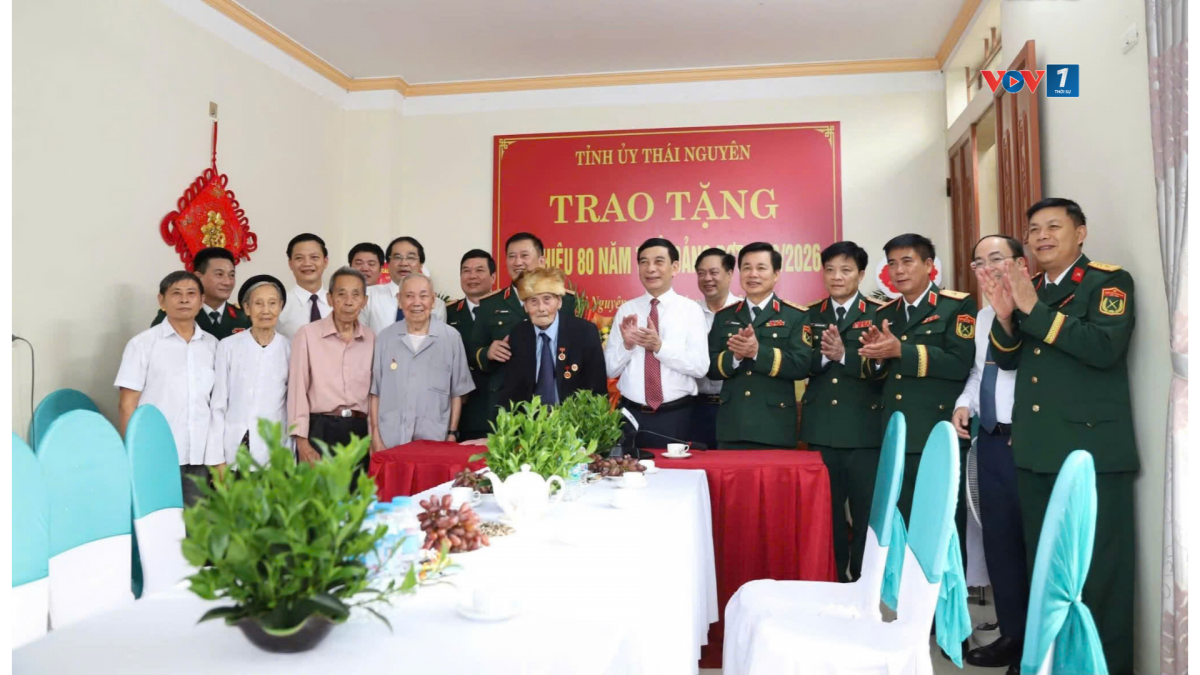 Việc trao tặng Huy hiệu 80 năm tuổi Đảng là sự ghi nhận của Đảng, Nhà nước đối với quá trình rèn luyện, phấn đấu, cống hiến của đồng chí Nguyễn Quang Nam.