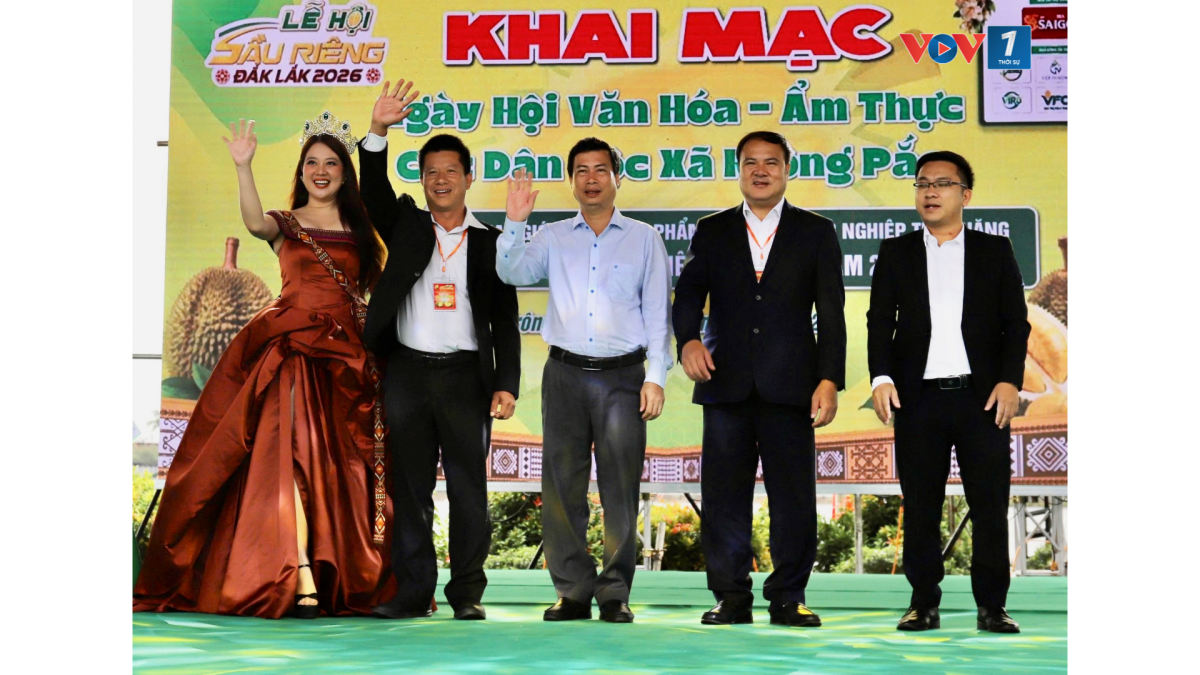 Đại diện lãnh đạo Sở Văn hóa, Thể thao và Du lịch, UBND xã Krông Pắc, tỉnh Đắk Lắk cùng Ban Tổ chức tại lễ khai mạc.