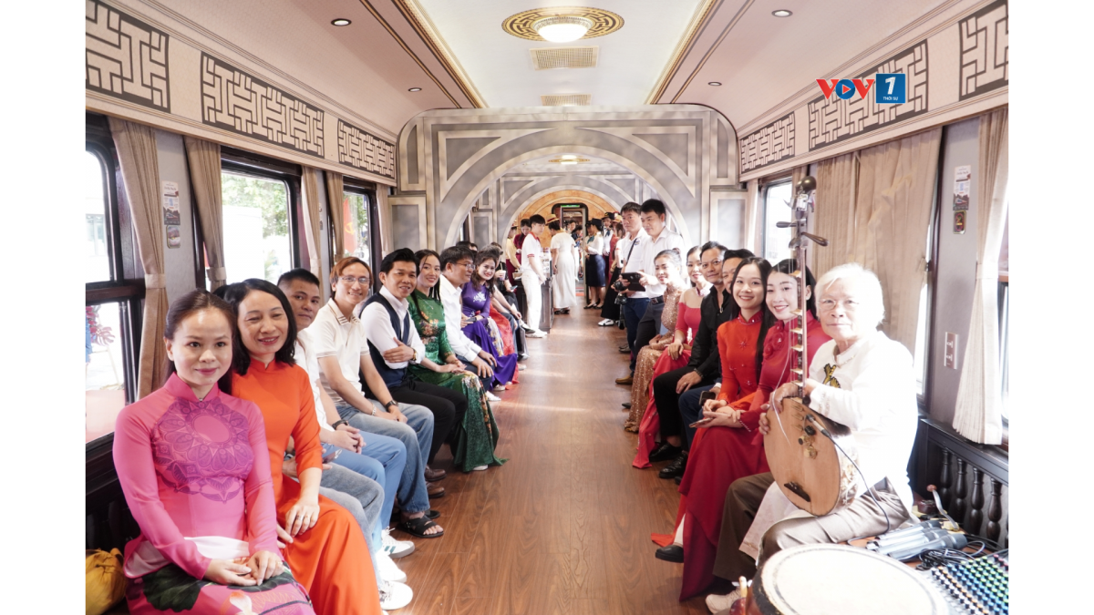 Toa cộng đồng dành cho các hoạt động trình diễn ca nhạc dân gian,
thưởng thức ẩm thực địa phương