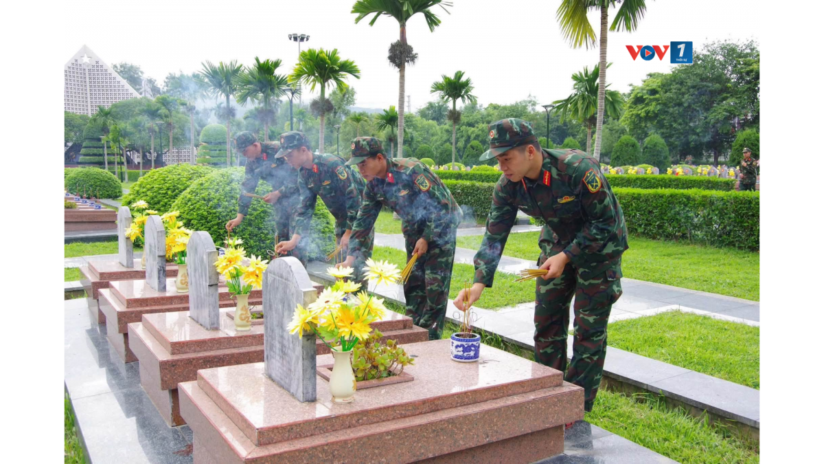 Các mộ liệt sĩ ở Nghĩa trang A1 đã được ốp đá hoàn thiện, riêng phần nắp mộ nặng 6-7 tạ