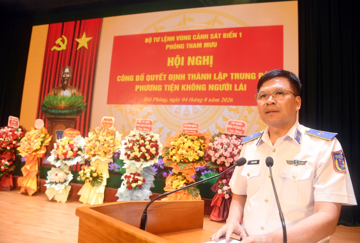 Thiếu tướng Lê Đình Cường giao nhiệm vụ cho Trung đội Phương tiện không người lái