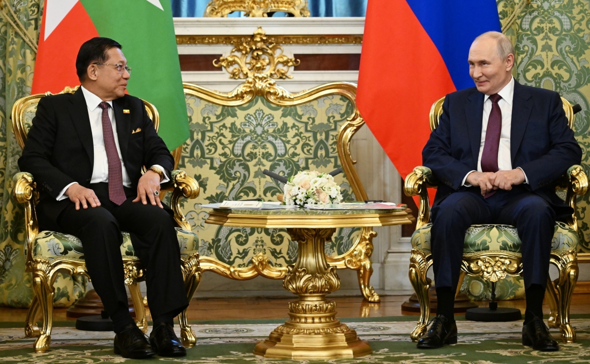 Tổng thống Nga, Vladimir Putin và người đồng cấp Myanmar, Min Aung Hlaing (Nguồn : Kremlin)