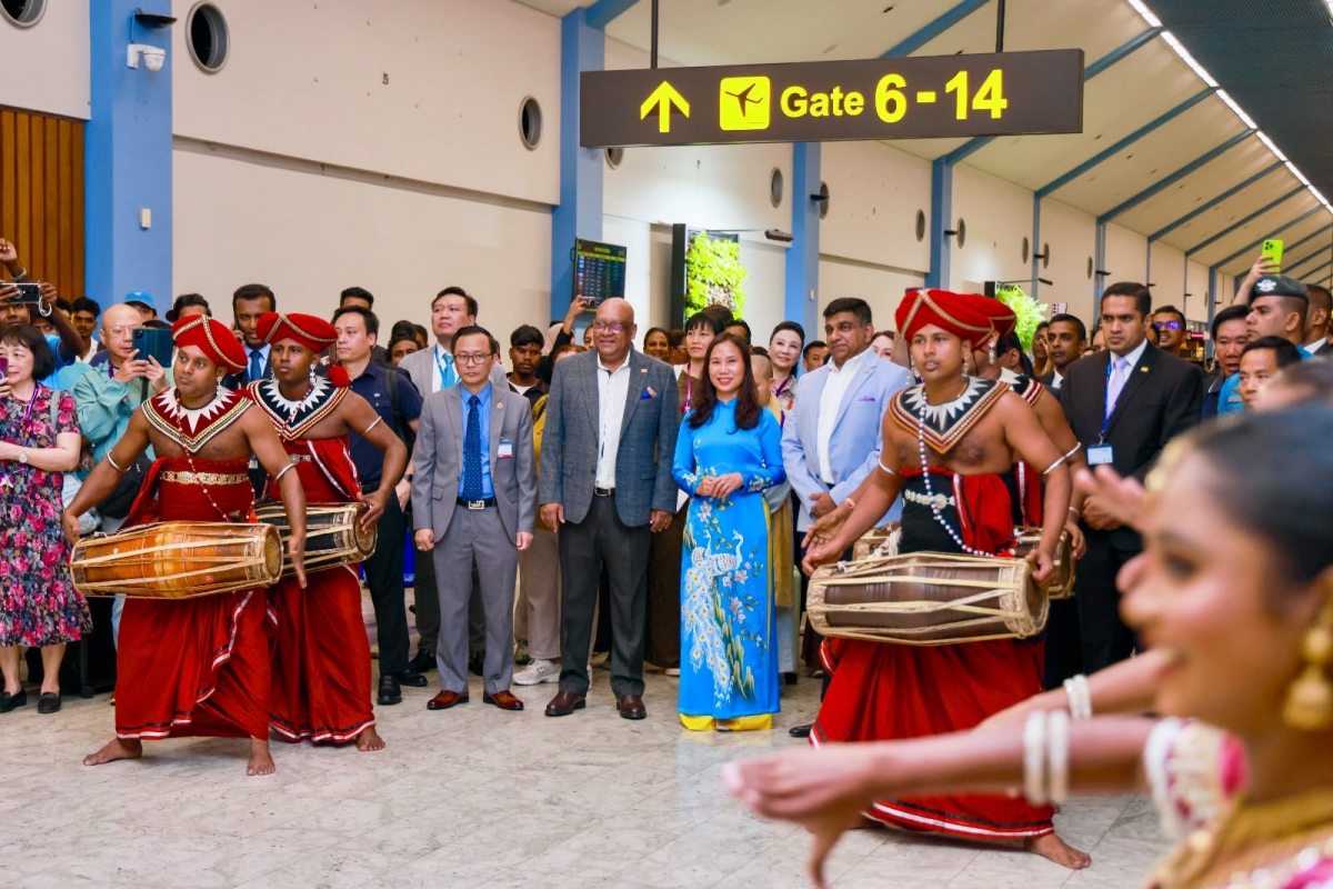 Lãnh đạo Cơ quan Hàng không Dân dụng Sri Lanka, đại diện Vietnam Airlines và các đối tác, doanh nghiệp liên quan tham dự buổi lễ