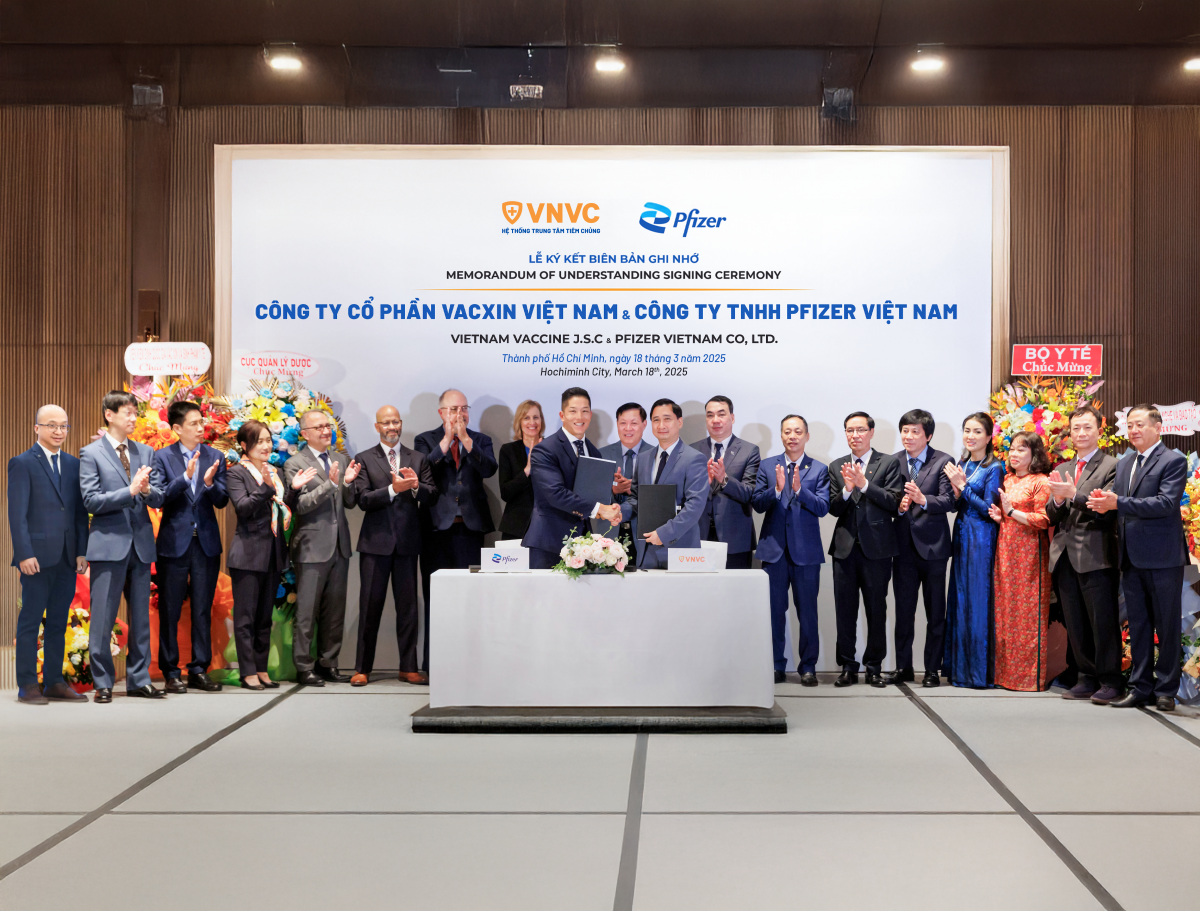 Ngày 18/03/2025, ông Ngô Chí Dũng, Chủ tịch Hội đồng Quản trị kiêm Tổng Giám đốc Công ty Vắc xin Việt Nam VNVC và ông Darrell Oh, Tổng Giám đốc Pfizer Việt Nam ký thỏa thuận hợp tác nhằm thúc đẩy chia sẻ kiến thức trong lĩnh vực sản xuất vắc xin chất lượng cao với sự chứng kiến của Thứ trưởng Bộ Y tế Đỗ Xuân Tuyên, Tổng lãnh sự Hoa Kỳ Susan Burns cùng các quan chức Tổng lãnh sự quán Hoa Kỳ tại TP.HCM