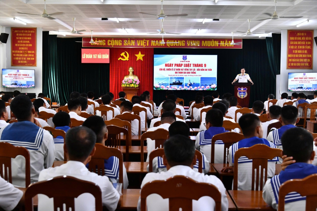 Quang cảnh buổi sinh hoạt Ngày Pháp luật tháng 9 tại Lữ đoàn 167