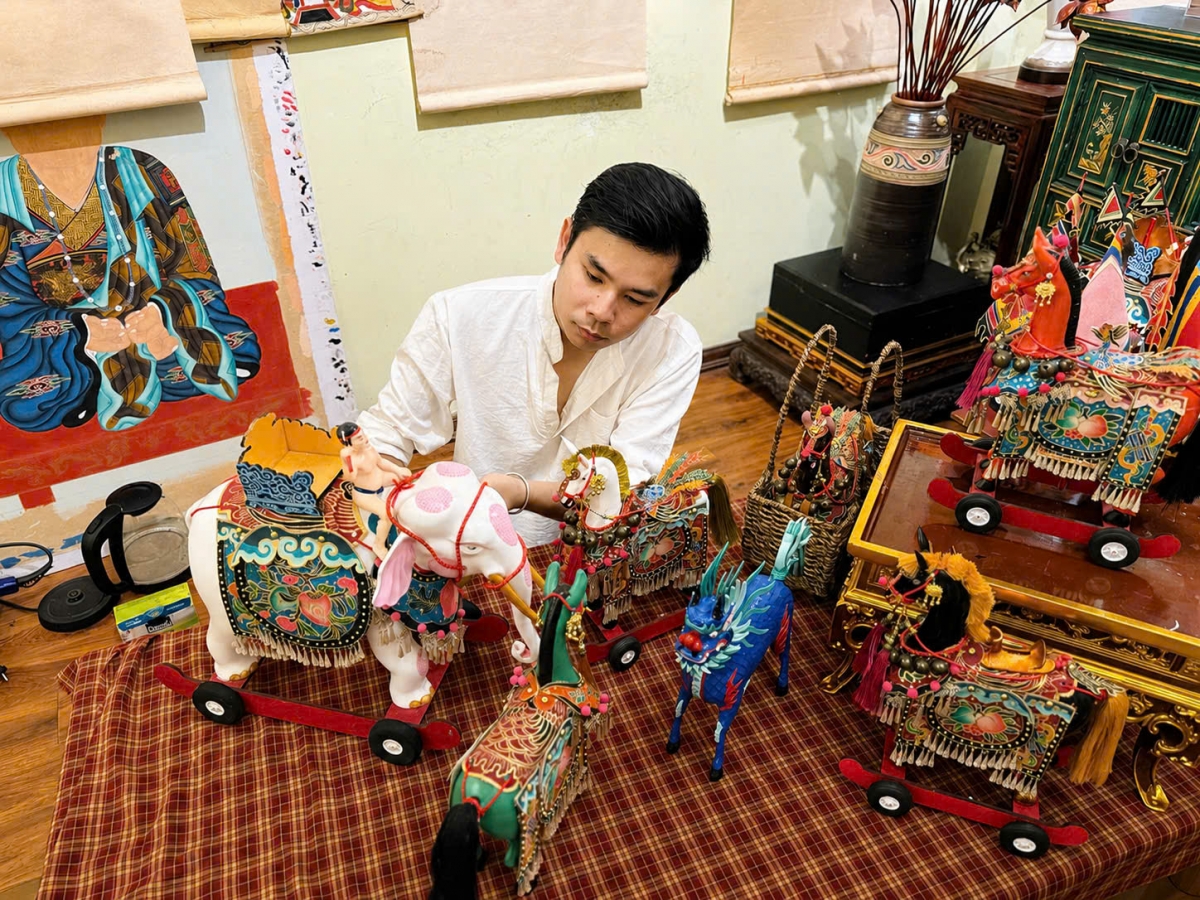 Hoạ sĩ Nam Chi đại diện thương hiệu THONG DONG