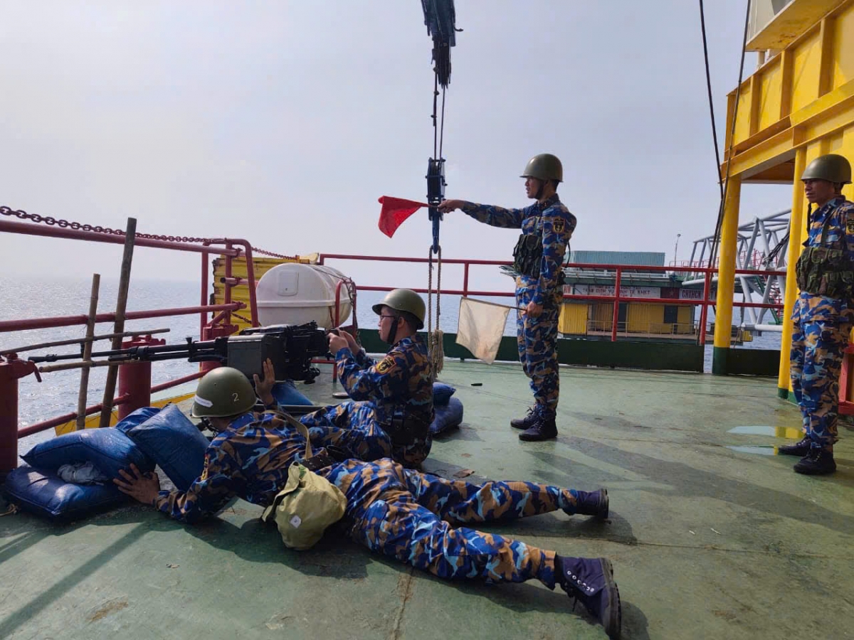 Công tác huấn luyện sẵn sàng chiến đấu được duy trì nghiêm