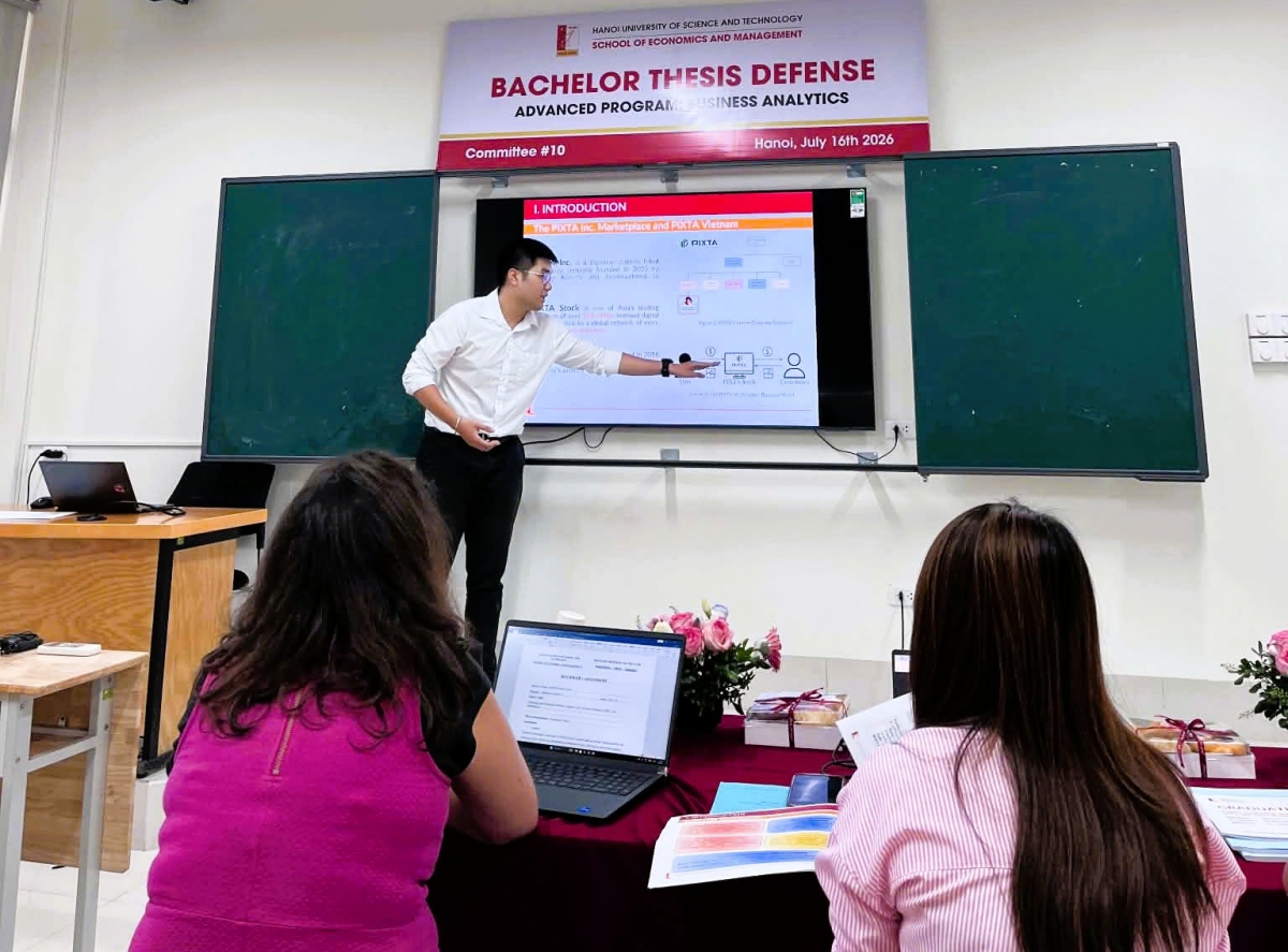 Nguyễn Đức Duy bảo vệ đồ án tốt nghiệp