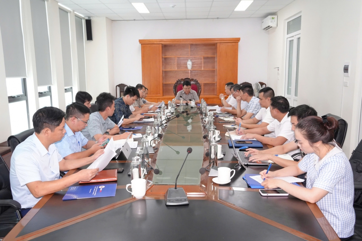 Công ty Điện lực Thanh Hóa làm việc với Sở Công Thương Thanh Hóa về việc thống nhất các giải pháp thúc đẩy phát triển điện mặt trời mái nhà tự sản xuất, tự tiêu thụ trên địa bàn tỉnh giai đoạn 2026-2027