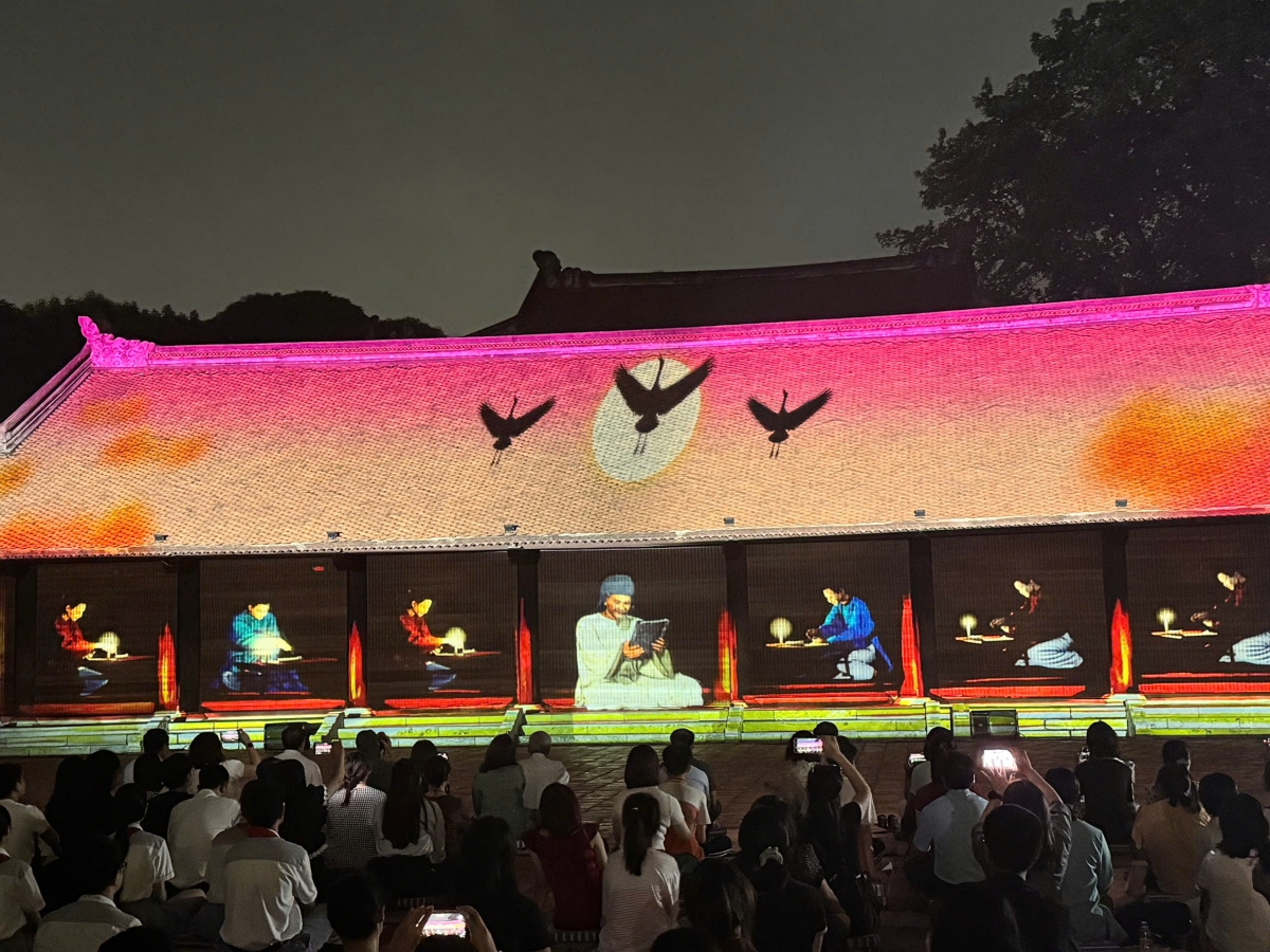 Với thời lượng khoảng 12 phút, “Vun đắp hiền tài” sử dụng công nghệ 3D Mapping kết hợp hình ảnh, ánh sáng và âm nhạc để biến không gian di sản thành một sân khấu kể chuyện lịch sử.