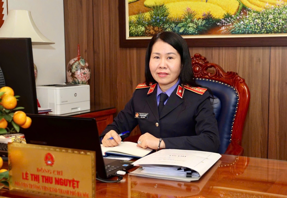 Bà Lê Thị Thu Nguyệt - Phó Viện trưởng VKSND thành phố Hà Nội khẳng định: với những vụ án tham nhũng, tiêu cực có nhiều người tham gia, một yêu cầu đặt ra là không để chức vụ, vị trí công tác hay tính chất đặc thù của cơ quan trở thành “lá chắn” cho hành vi phạm tội
