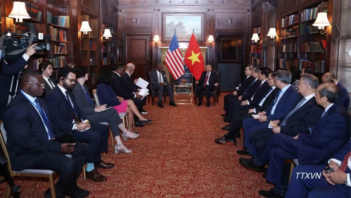 Tổng Bí thư, Chủ tịch nước Tô Lâm tiếp Hạ nghị sĩ Gregory Meeks, thành viên cao cấp Ủy ban Đối ngoại, Ủy ban Dịch vụ tài chính Hạ viện cùng một số Hạ nghị sĩ khác của Hoa Kỳ. (Ảnh: TTXVN)