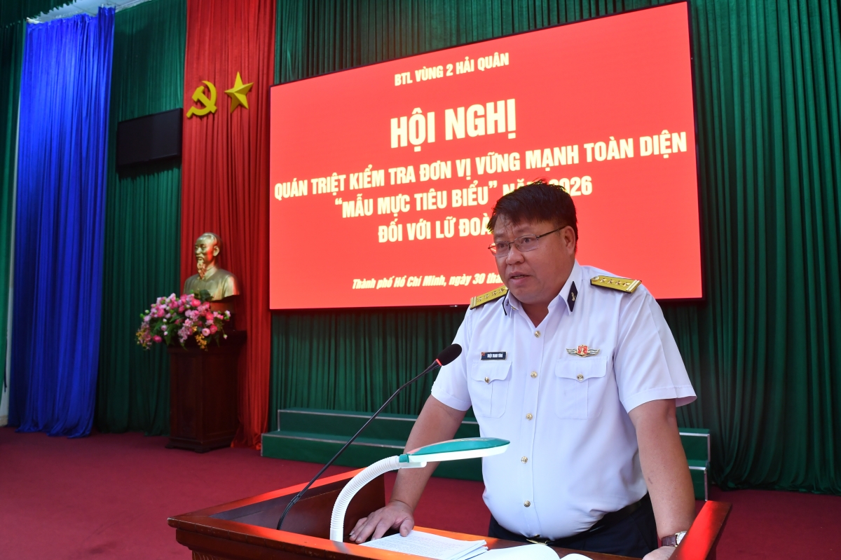 Đại tá Triệu Thanh Tùng, Phó Tư lệnh Vùng 2 Hải quân, trưởng đoàn công tác phát biểu kết luận kiểm tra