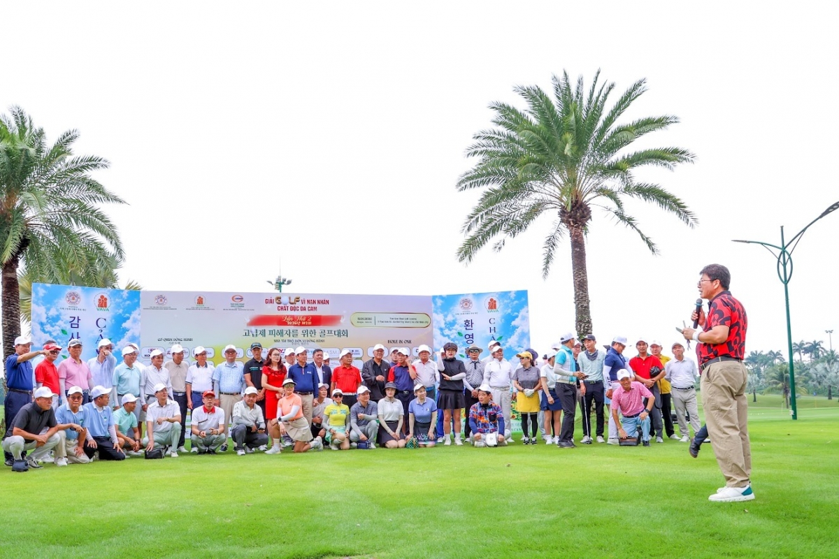 Các đại biểu và golfer trong Lễ khai mạc giải