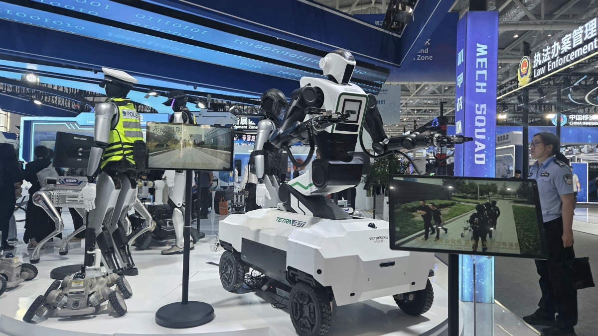 Gian trưng bày robot tại triển lãm