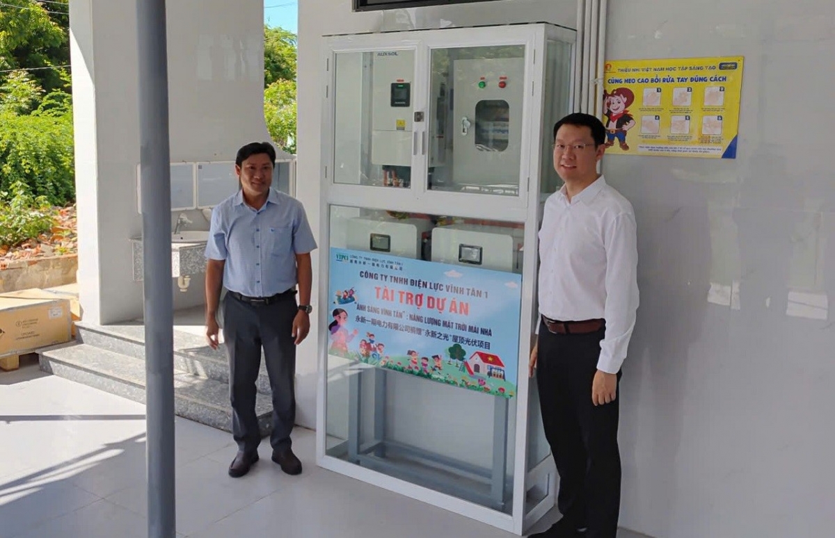 Bàn giao hệ thống vận hành công trình điện mặt trời.