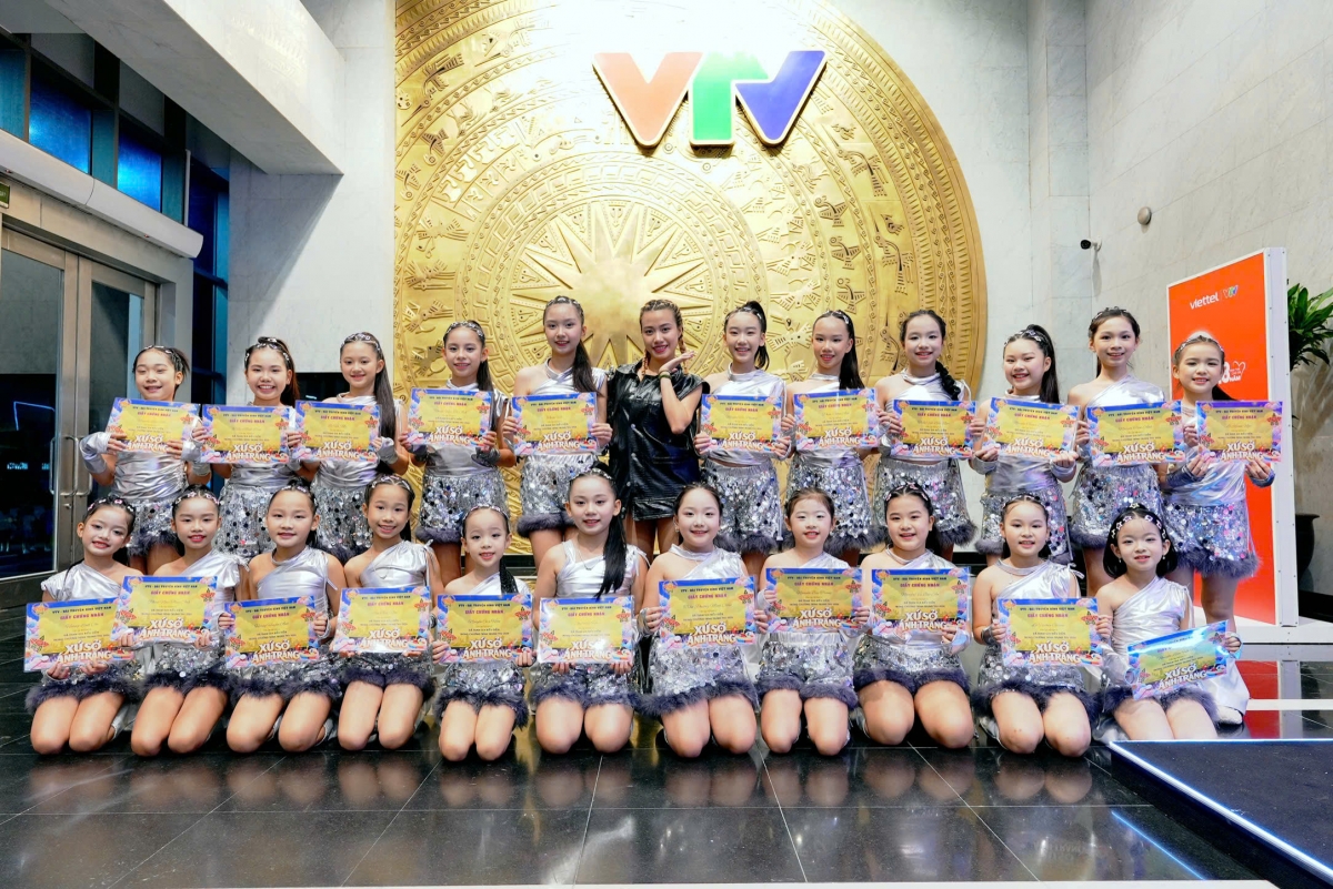 Các em nhỏ CLB Nghệ thuật LynC tham gia chương trình