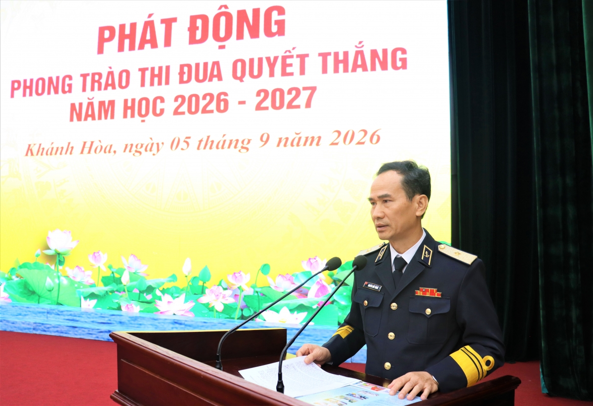 Chuẩn Đô đốc Nguyễn Hữu Thoan, Chính ủy Học viện Hải quân phát biểu phát động thi đua