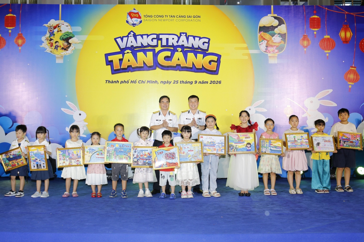 Trao giải Cuộc thi vẽ tranh “Tân Cảng Sài Gòn trong em”