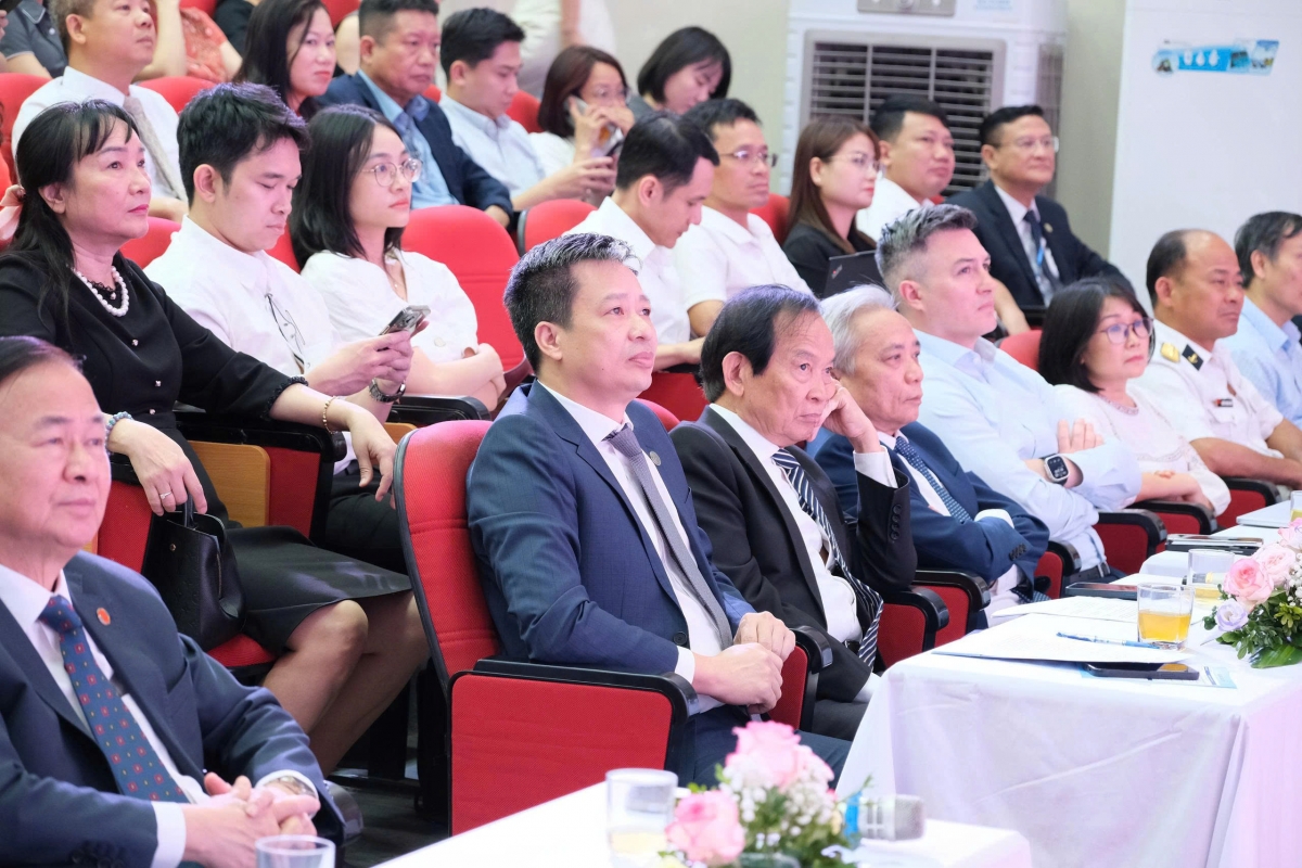 Các đại biểu dự Hội thảo khoa học lần thứ XVI tại BV Nội tiết Trung ương