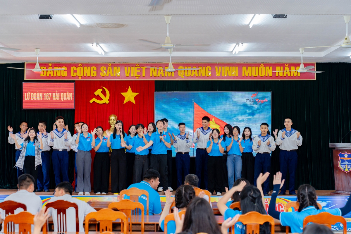 Giao lưu văn nghệ giữa 2 đơn vị