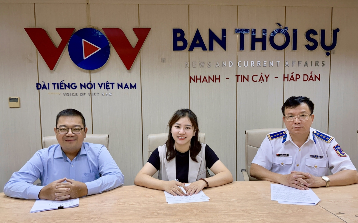 Diễn đàn chủ nhật với sự tham gia của Đại tá Nguyễn Hữu Tuyển – Phó Chủ nhiệm Chính trị Cảnh sát biển Việt Nam và  Tiến sĩ Vũ Việt Anh Tổng giám đốc Học viện Thành Công