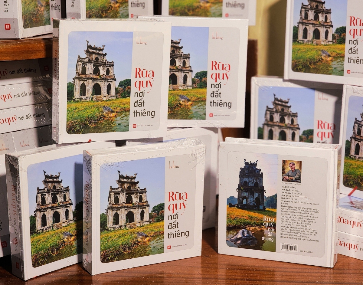 “Rùa quý nơi đất thiêng" – một trong những cuốn sách nhà báo Hà Hồng dành nhiều tâm huyết cho Hồ Gươm