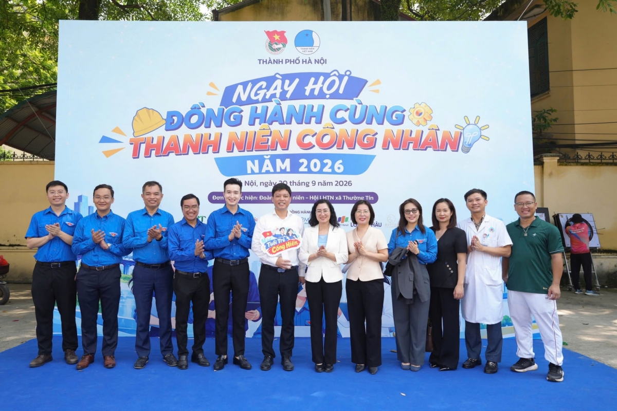 Đại diện Thành đoàn Hà Nội và Hội Thầy thuốc trẻ Hà Nội tại Ngày hội đồng hành cùng thanh niên công nhân 2026