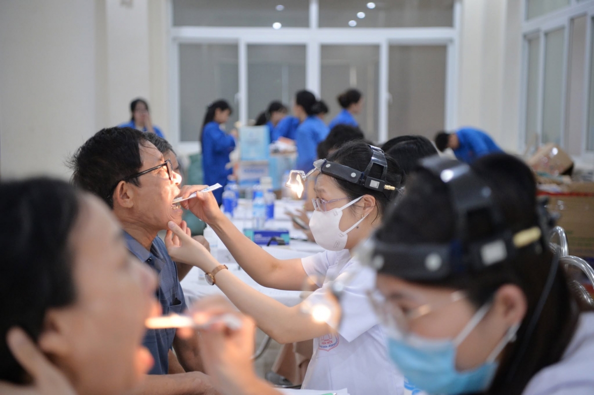 Người dân được khám tầm soát nhiều bệnh lý miễn phí 