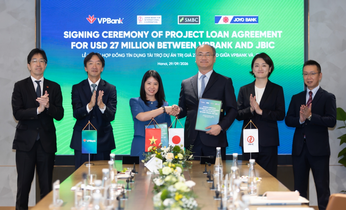 VPBank vừa ký kết hợp đồng vay vốn trị giá 27 triệu USD với Ngân hàng Hợp tác Quốc tế Nhật Bản (JBIC), cùng hai bên đồng cho vay là Sumitomo Mitsui Banking Corporation (SMBC) và Joyo Bank, Ltd. (Nhật Bản) để phục vụ dự án truyền tải điện