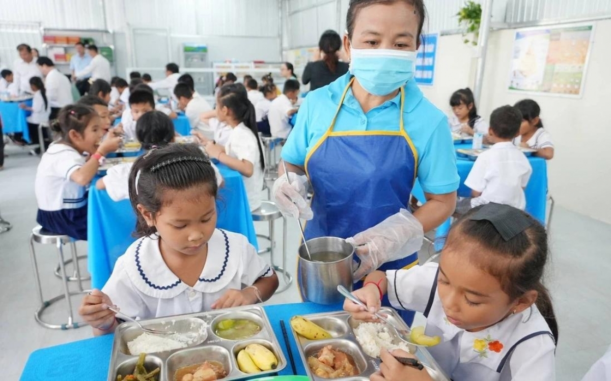 Theo dõi chỉ số phát triển để điều chỉnh chế độ ăn hàng ngày của trẻ