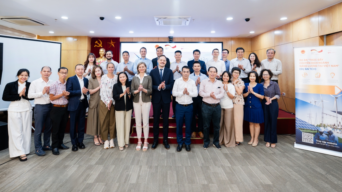 Các chuyên gia chia sẻ tại Hội thảo “Thúc đẩy phát triển Trung tâm Năng lượng tái tạo tại Việt Nam” do Bộ Công Thương phối hợp với Tổ chức Hợp tác Quốc tế Đức (GIZ) tổ chức chiều 08/9/2026.