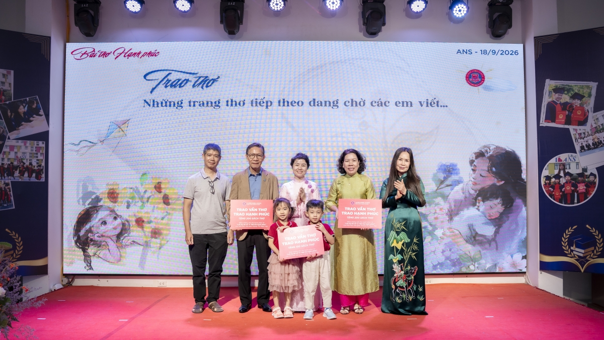 Trao những vần thơ hạnh phúc trong chương trinh “Bài thơ hạnh phúc”