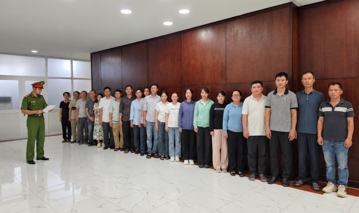 Các đối tượng tại cơ quan Công an.