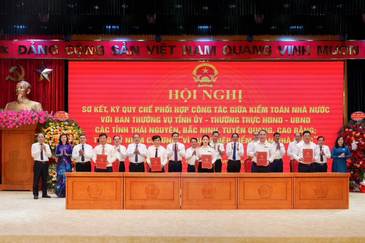 Ảnh: KTNN ký Quy chế phối hợp với tỉnh Bắc Ninh.
