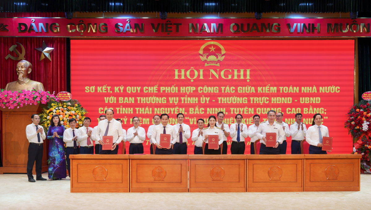 Ảnh: KTNN ký Quy chế phối hợp với tỉnh Cao Bằng.