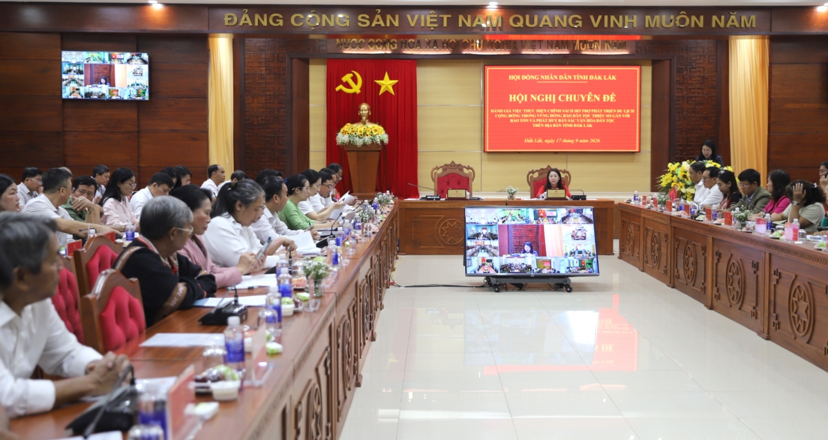 Toàn cảnh hội nghị.