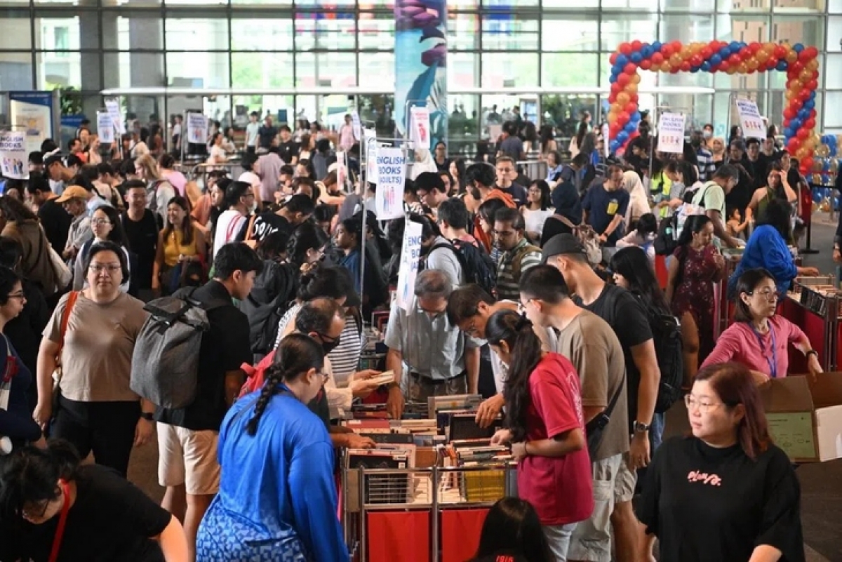 Chương trình tặng sách thường niên của Hội đồng Thư viện Quốc gia Singapore