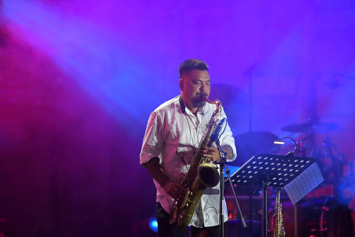 Chương trình “Jazz và Di sản” diễn ra tại Trung tâm Văn hóa Nghệ thuật - 22 Hàng Buồm có sự tham gia của Quyền Thiện Đắc &amp; Đàn Đó Band. (Trong ảnh là nghệ sỹ Quyền Thiện Đắc)