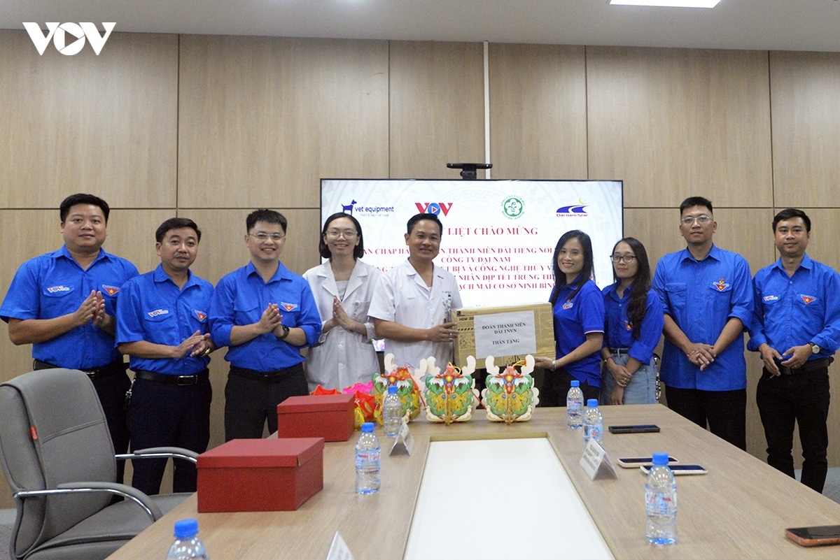 Đoàn Thanh niên Đài Tiếng nói Việt Nam phối hợp cùng các nhà hảo tâm tổ chức chương trình Trung thu, mang niềm vui đến các em nhỏ.